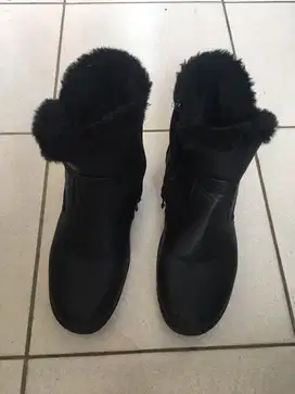 Sepatu boots wanita