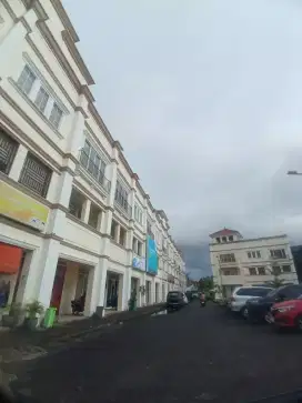 Disewakan Ruko baru dpn Jln. Utama Komplx Transmart Paniki Manado