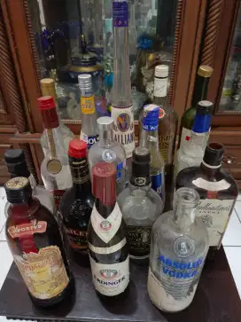 Botol Bekas Hiasan Kafe atau Rumah Jogja