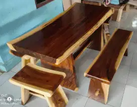 Meja makan kayu trembesi super