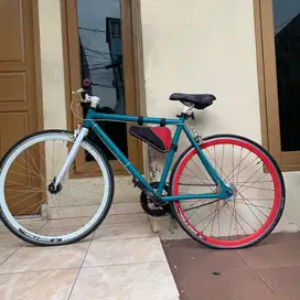 Sepeda fixie balap