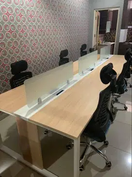 meja kantor uno partisi 6 orang dengan sekat kaca kaki metal