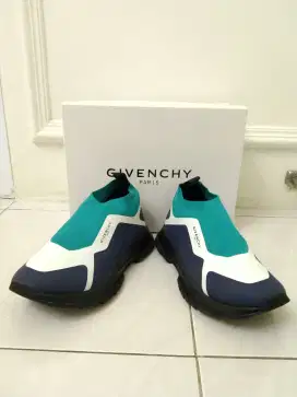 SEPATU GIVENCHY