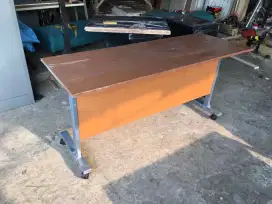 Meja lipat kaki besi - meja lipat kantor