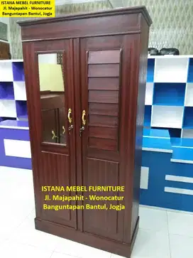 Almari Lemari Kaca Hanger Gantungan Baju Pakaian 2 Pintu 2 Kayu (kas)