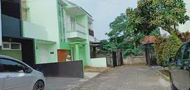 Jual rumah mewah 2 lantai sekitaran q biq bsd
