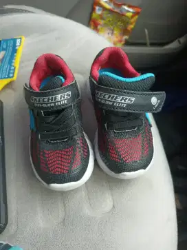 Sepatu skechers kids