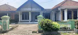 Rumah besar dekat Tol