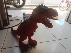 Dinosaurus berjalan, mobil remot, robot, spiderman dan papan seluncur,