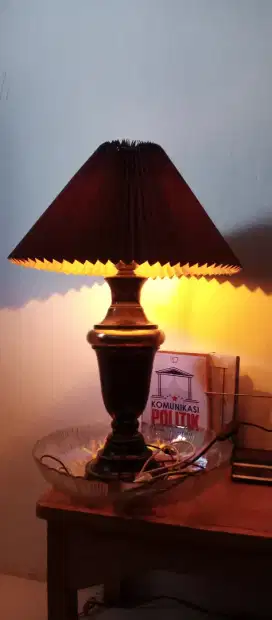 Lampu sudut ruang tamu