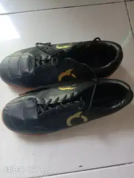 Sepatu futsal 39/40 murah