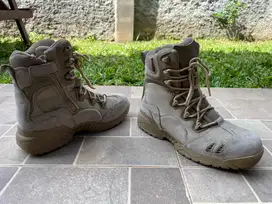 Sepatu Booth Magnum