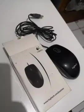 Mouse merek Logitech