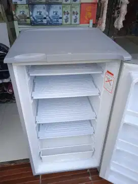 Freezer Sanyo aqua 4 rak mesin sehat