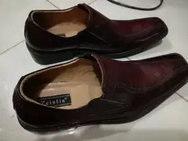 Sepatu buat kerja warna coklat ukuran 45