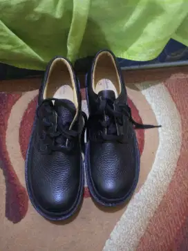 Clark no.9/43. Black by tali sepatu. Ori.
