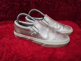 SEPATU VANS SLIP ON SECOND