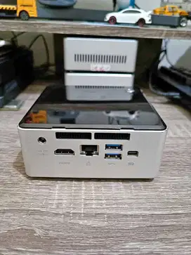 intel NUC mini PC