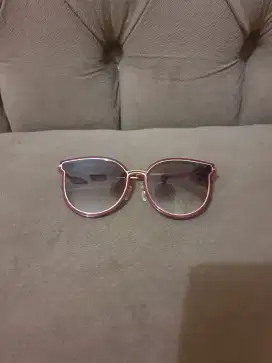 Like new .authentic kacamata wanita  .sunglasses chanel