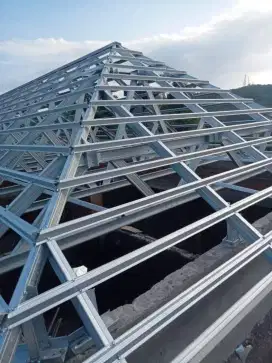 Ahli pasang atap baja ringan