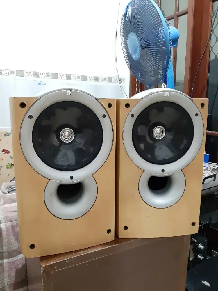 Kef Q1 England Original