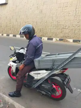 Rak besi siku lubang multifungsi