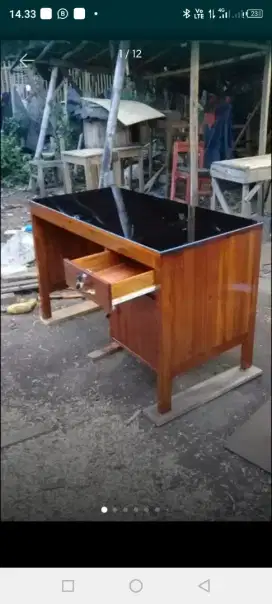 Meja kantor/guru