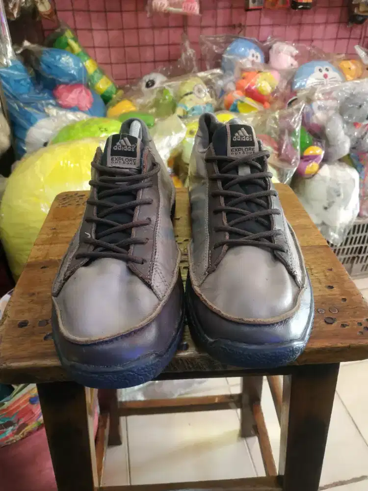 Adidas kulit kasual