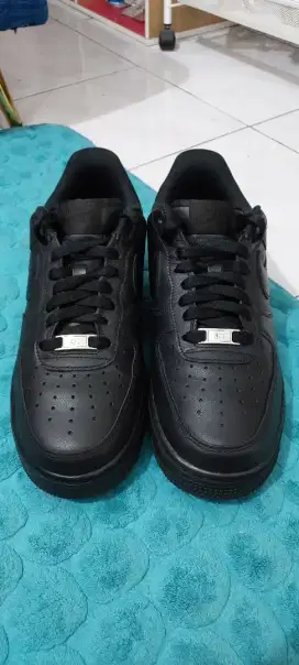 NIKE AIR FORCE 1 LOW TRIPLE BLACK