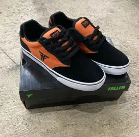 Sepatu skateboard fallen the goat black orange