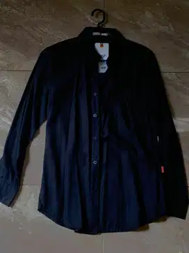 KEMEJA HITAM DUST