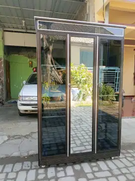 Lemari baju pintu 3 riben