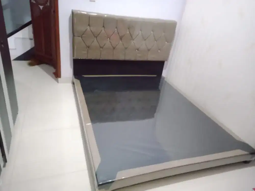 Dipan Divan Ranjang Minimalis Ukuran 180x200