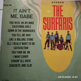 PIRINGAN HITAM VINYL..THE SURFARIS album it ain't me, babe