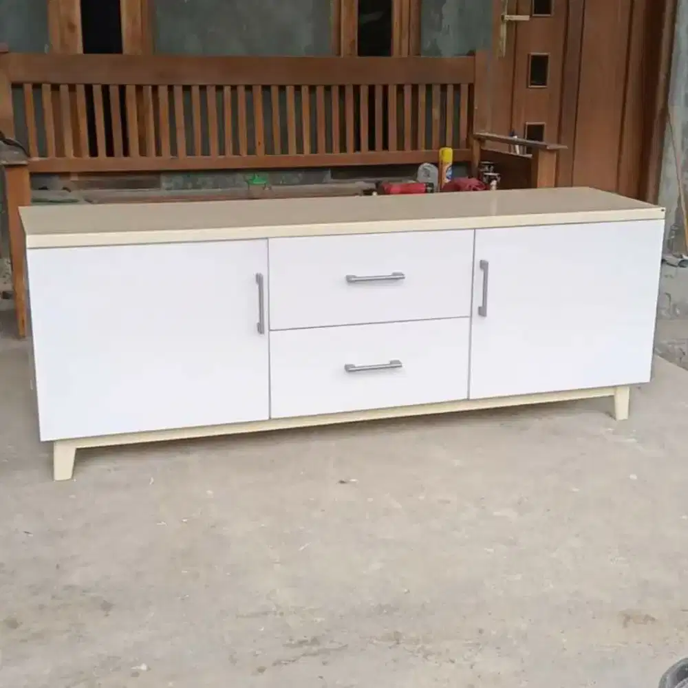 Meja tivi minimalis