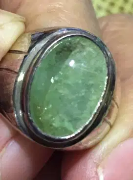 Cincin batu zambrut