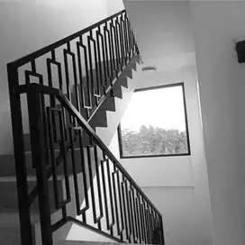 Reling tangga model semi