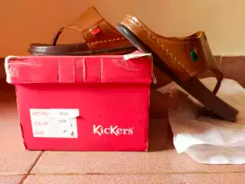 Sendal kickers no 40