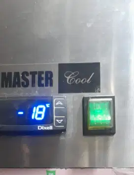 Di jual upreght freezer 4 pintu master coll siap pakai