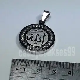 Liontin Titanium Stainless Silver Diamond Lafadz Allah 2,5cm LASD01