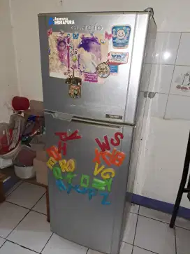 Kulkas toshiba glacio 2 pintu