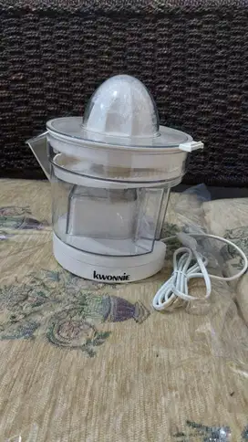 Kwonnie Citrus Juicer