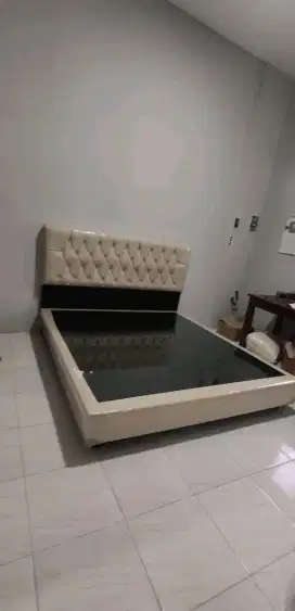 Divan sandaran minimalis modern ukuran 180x200