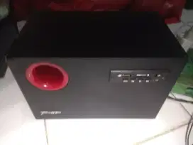 Speaker aktif subwoofer