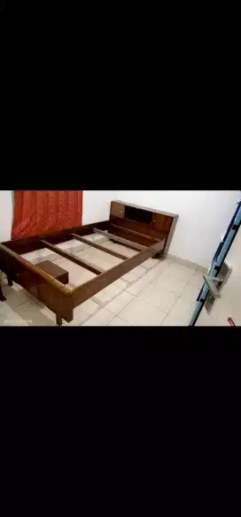 Dipan kayu jati tua