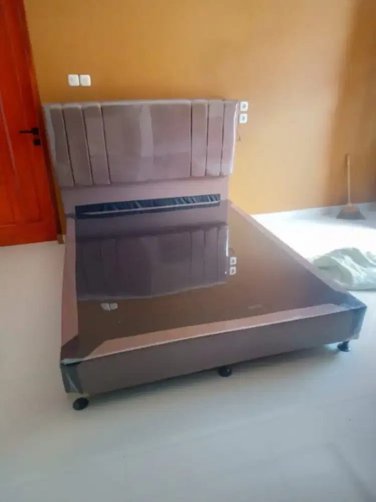 Dipan Divan Tempat Tidur Minimalis