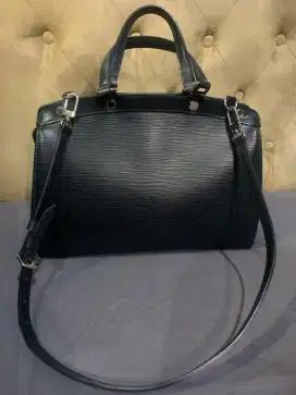 Jual tas branded Louis Vuitton ( LV ),kondisi  masih mulus&lengkap