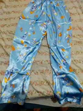 Celana panjang warna biru