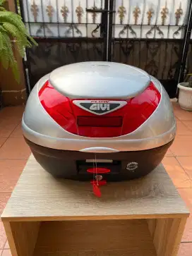 Box Givi E35flow Silver with stoplamp(BARU BUKAN BEKAS)