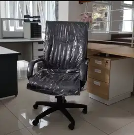 Kursi Kantor  EC 900 warna Hitam